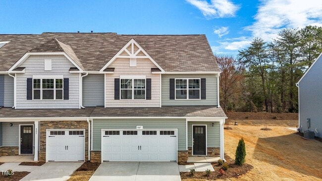 Building Photo - Deluxe 3 Bedroom End Unit Townhome - Avail...