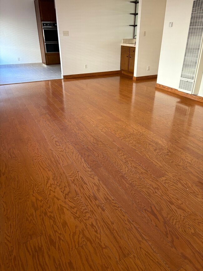 Foto del edificio - 1034 W 23rd St