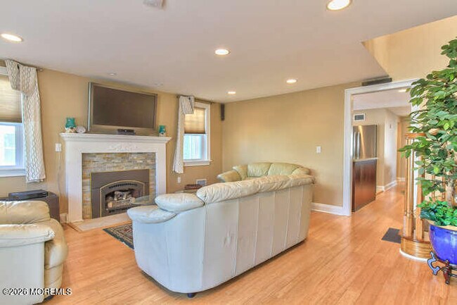 Foto del edificio - 106 Elizabeth Ave