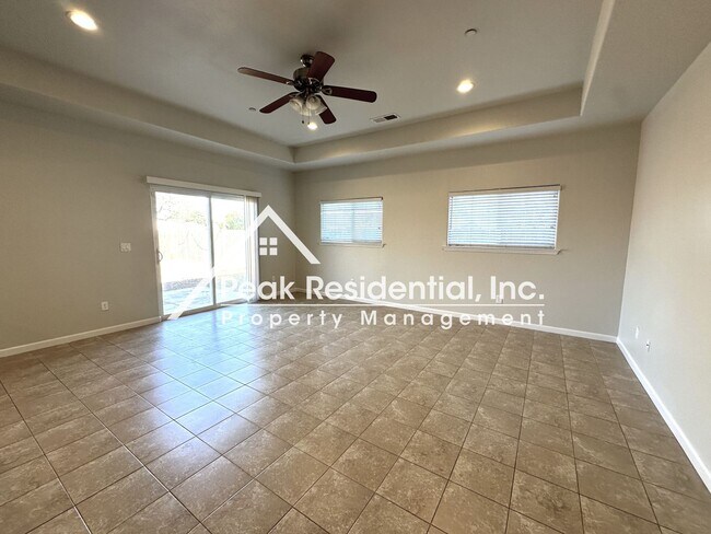 Foto del edificio - Wonderful 4bd/2ba Home with 2 Car Garage!