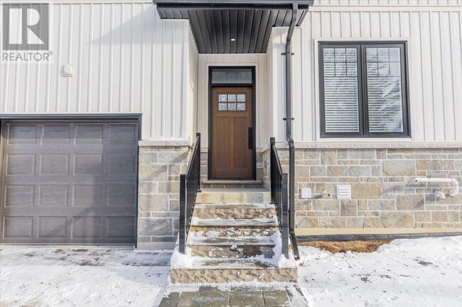 Building Photo - 361 Queen St