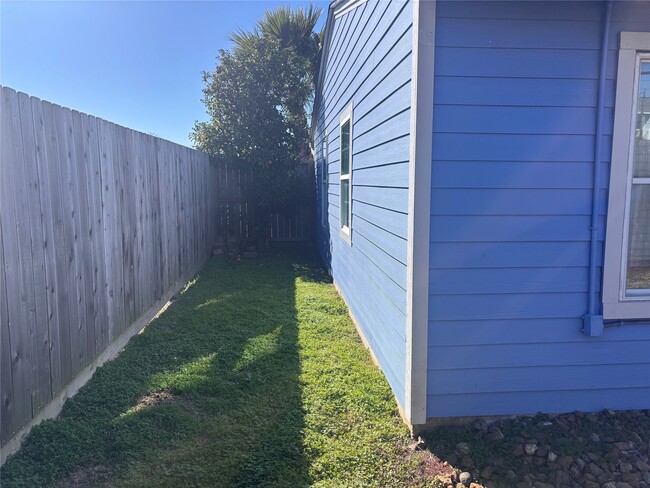 Building Photo - 1310 Harris Way