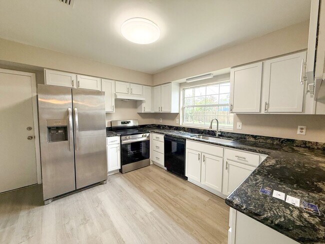 Foto del edificio - 3331 NW 27th Ave