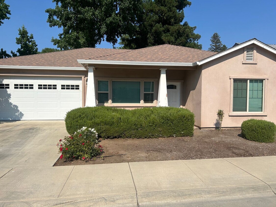 Foto principal - Charming 3 Bedroom in Great Location!