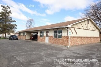 Building Photo - 643 Roosevelt Ave