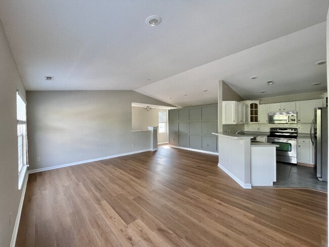 Building Photo - 301 Skyview Ct