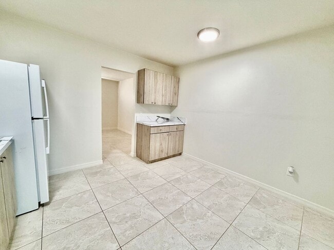 Building Photo - 1st Floor 2 bed 1 Bath Condo - MOVE IN SPECIAL -Apply now & Get Your Application Fee Credited at ...