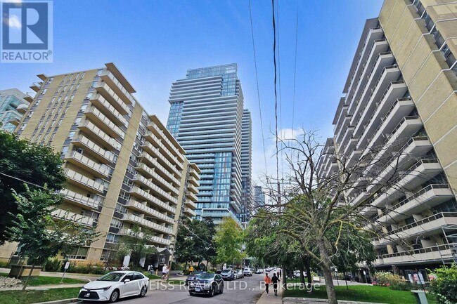 Photo du bâtiment - 185 Roehampton Ave