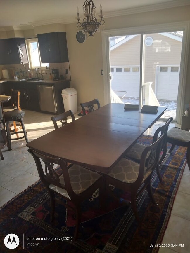 Dining area - 115 W Milton Ave