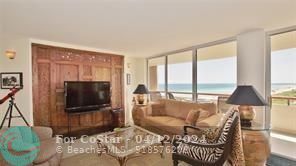 Foto principal - 15645 Collins Ave