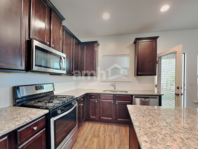 Building Photo - 301 Boulder Run