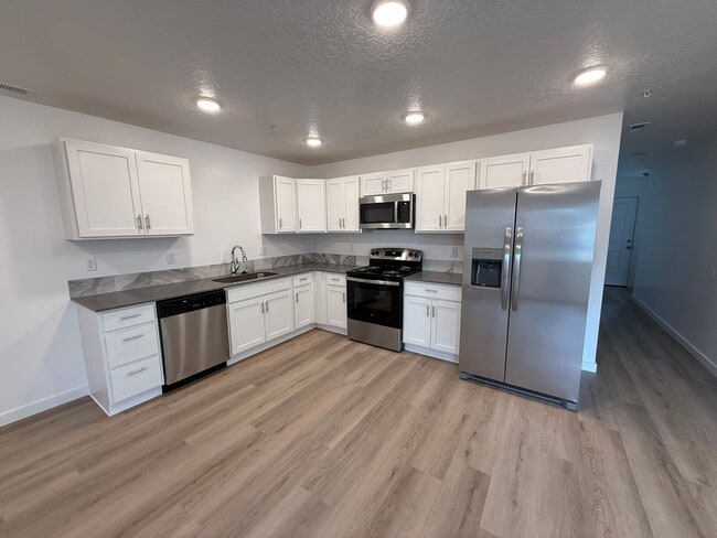 Building Photo - 5697 E Surfers Pt Ln