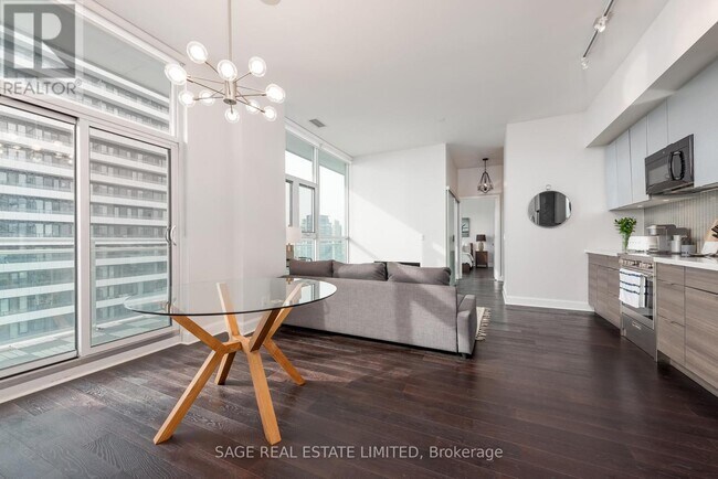 Building Photo - 33 Shore Breeze Dr