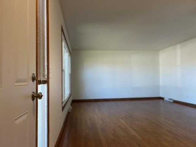 Building Photo - 6815 Elmwood Ave