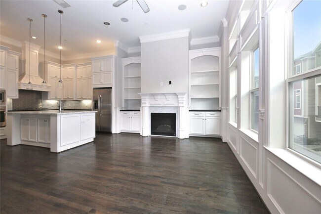 Foto del edificio - 2114 Bidwell Dr