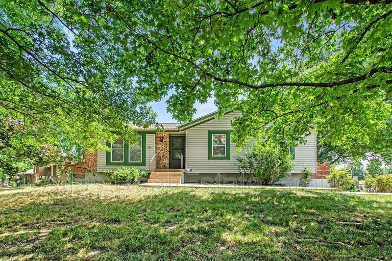 521 SE Timbercreek Ln, Lake Lotawana, MO 64063 House Rental in Lake