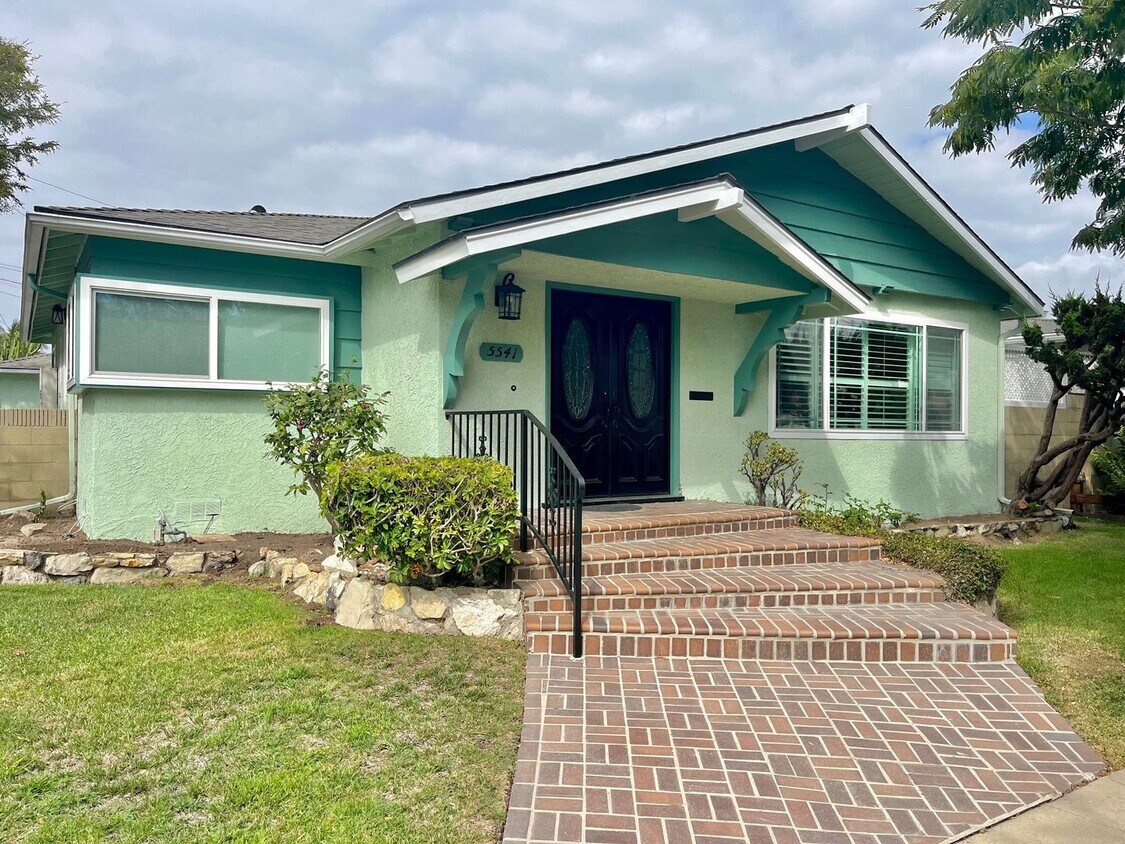 Primary Photo - Gorgeously remodeled Hollyglen (Hawthorne)...