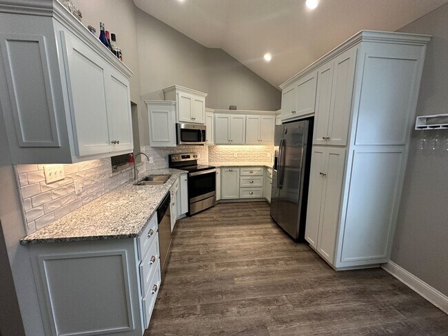 Building Photo - Charming 3-Bedroom Home Near Moody AFB with Modern Amenities and Fenced Backyard