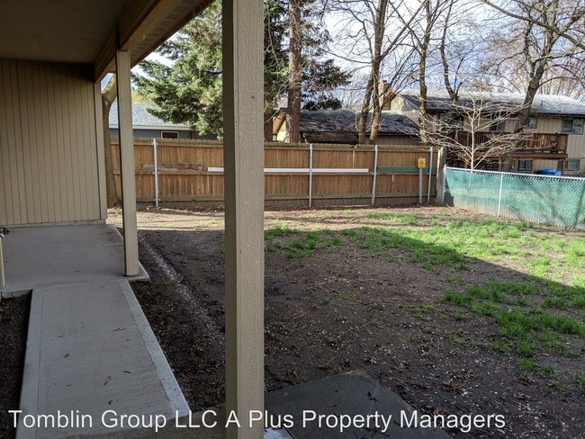 Building Photo - 2884 Fairway Dr