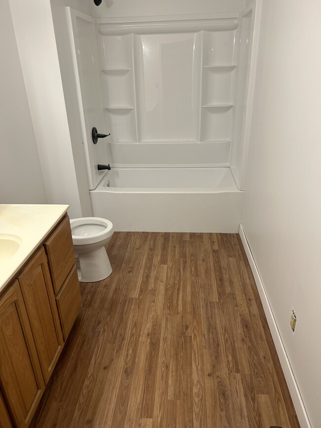 Building Photo - 1018 Avenue B St