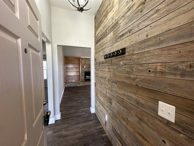 Building Photo - 13 Woodgate Dr