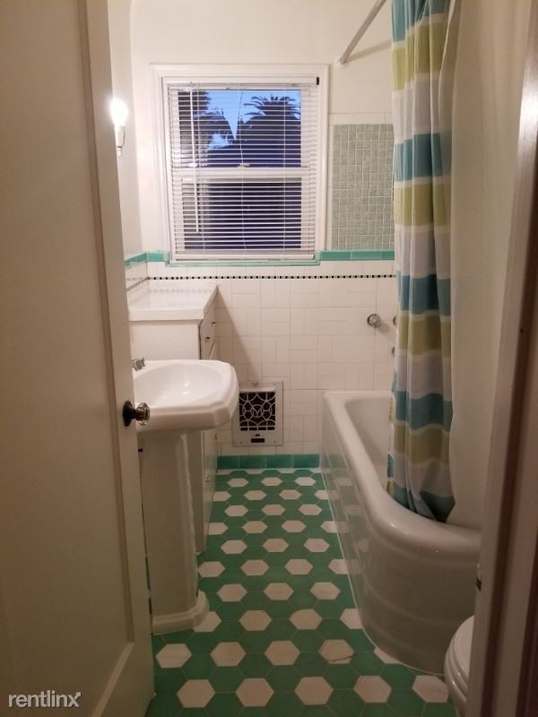 Foto del edificio - 1 br, 1 bath Apartment - 3416 E 2nd St