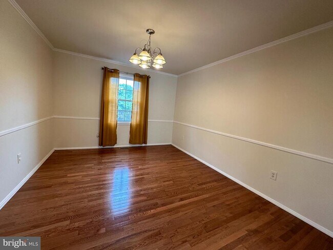 Building Photo - 10833 Sandringham Rd