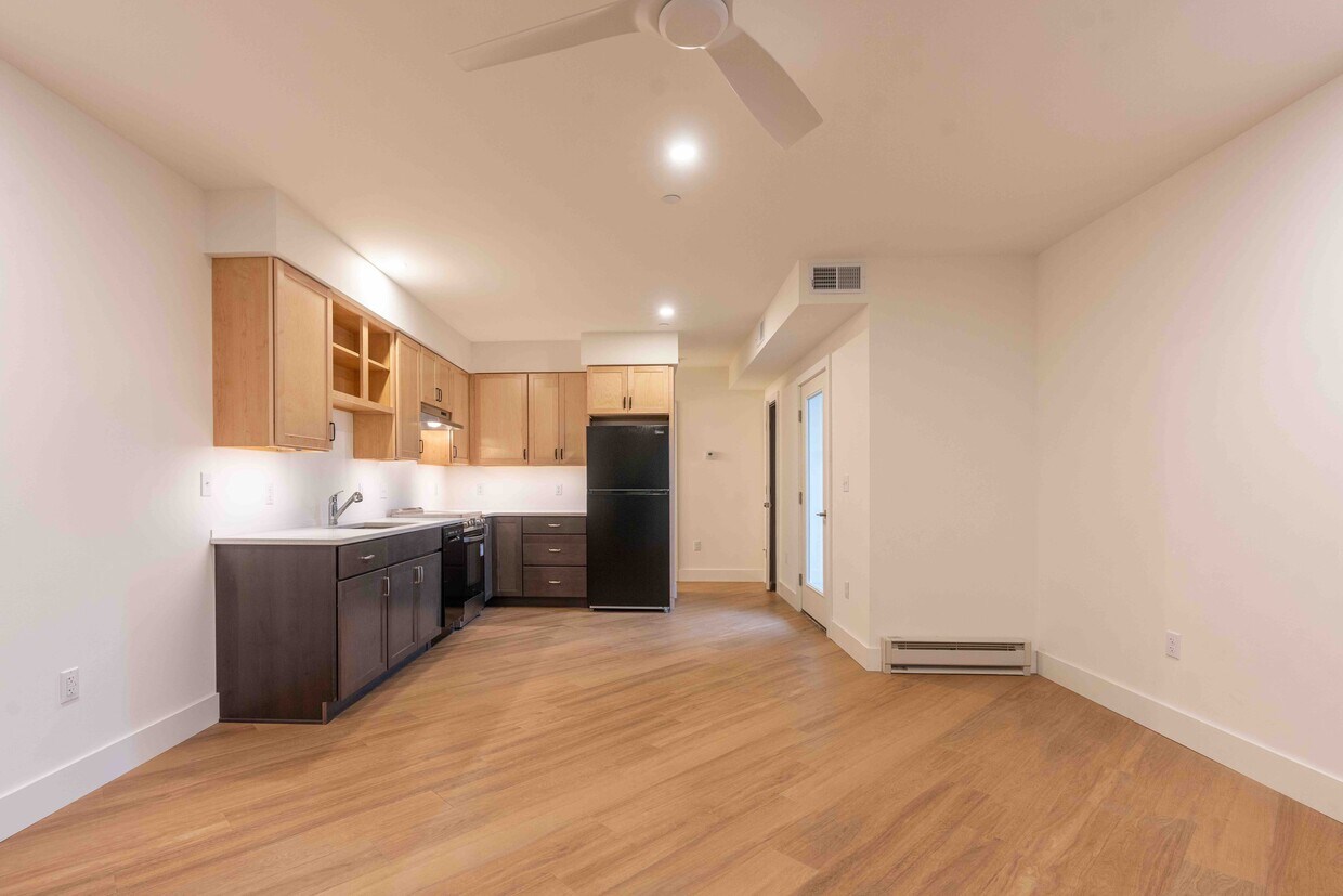 Large kitchen - 517 18th St