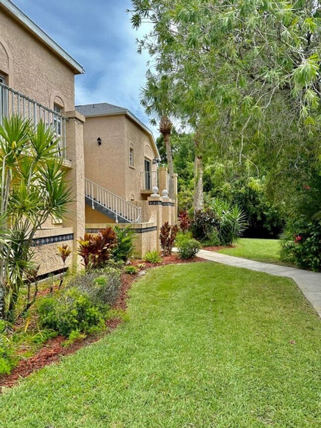 Building Photo - 1672 SE Green Acres Cir