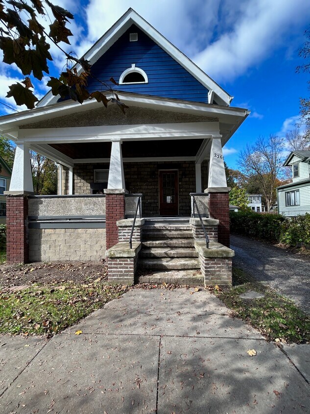 Primary Photo - 226 S Albany St