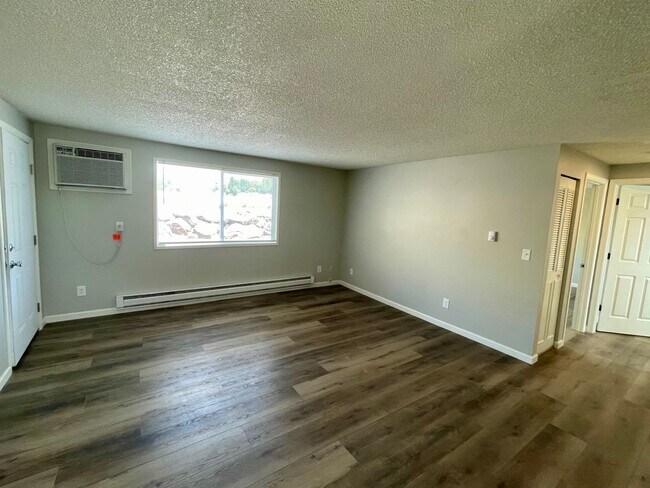 Foto del edificio - Beautifully Remodeled Ground-Level 2-Bedroom!