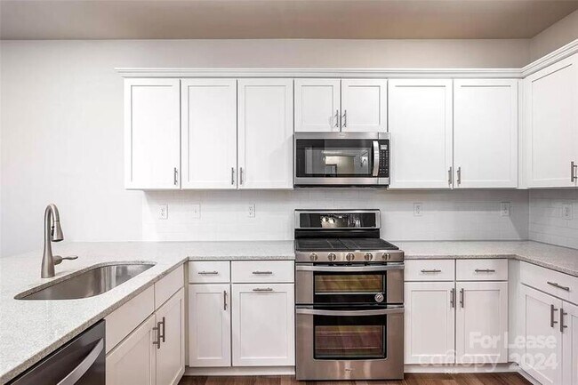 Foto del edificio - 2111 Stevens Mill Rd