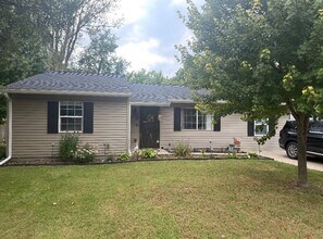 Building Photo - 1424 Gumwood Dr