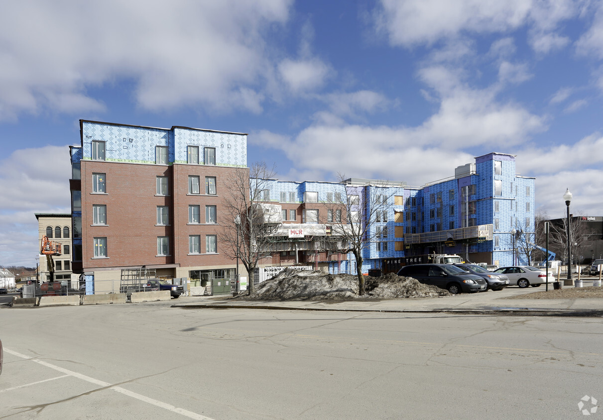 Foto del edificio - Bill & Joan Alfond Main Street Commons