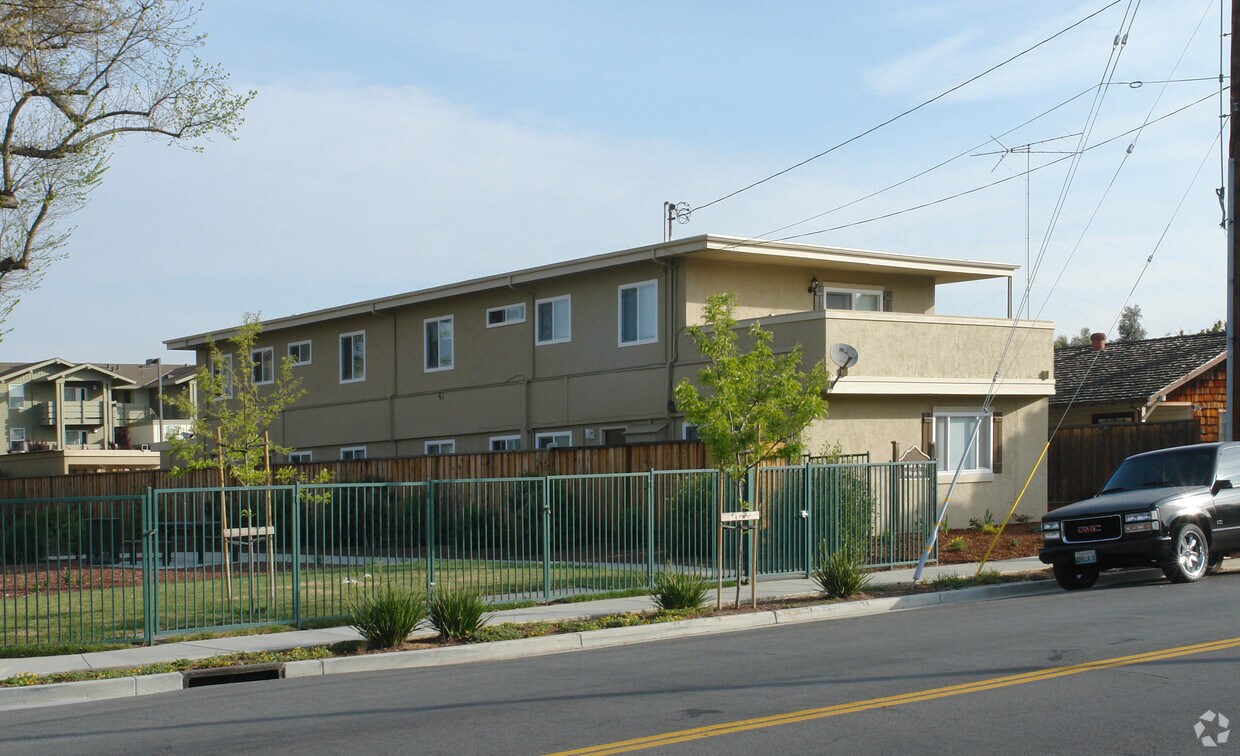 Building Photo - 85 Wright Ave