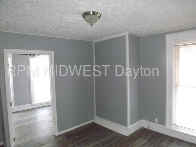 Building Photo - Newly Remodeled 1 Bedroom! Move In Ready!