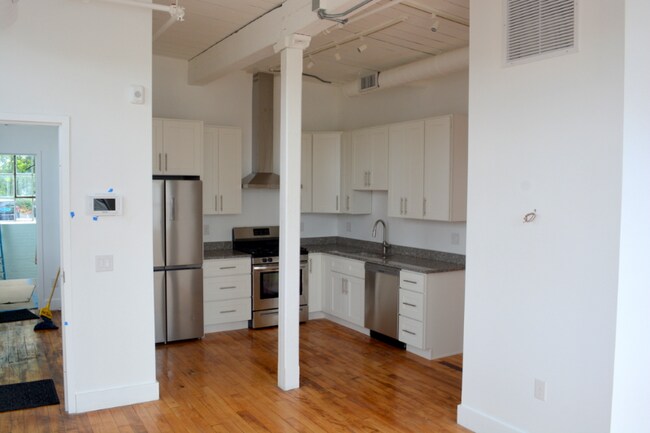 Building Photo - 320 Lafayette St