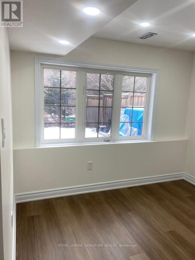 Building Photo - 87 Stockell Cres