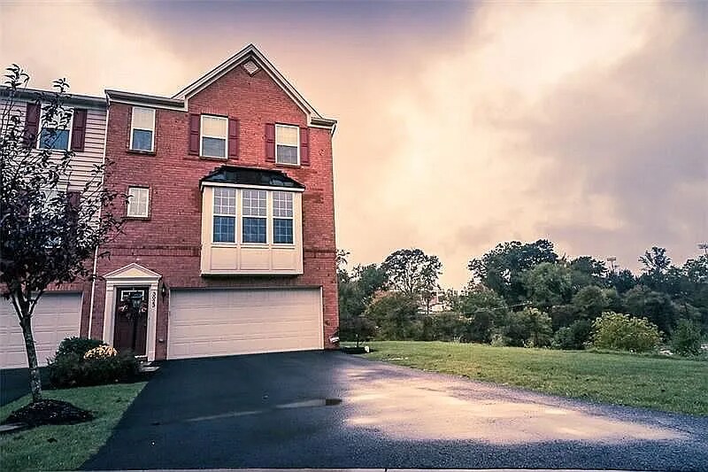 Primary Photo - 3023 Grey Fox Cir
