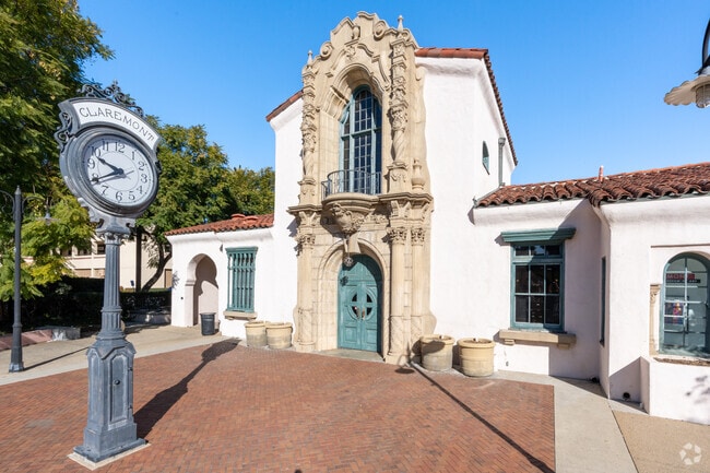 Claremont locals can reach further destinations using the Claremont Train Station.