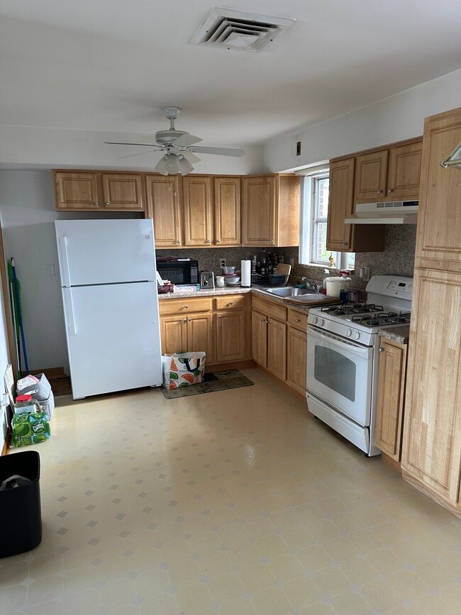 Building Photo - 1217 Inwood Ter