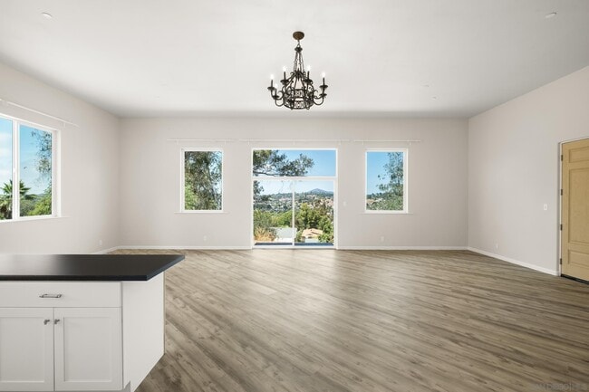 Building Photo - 9427 Vista Dr