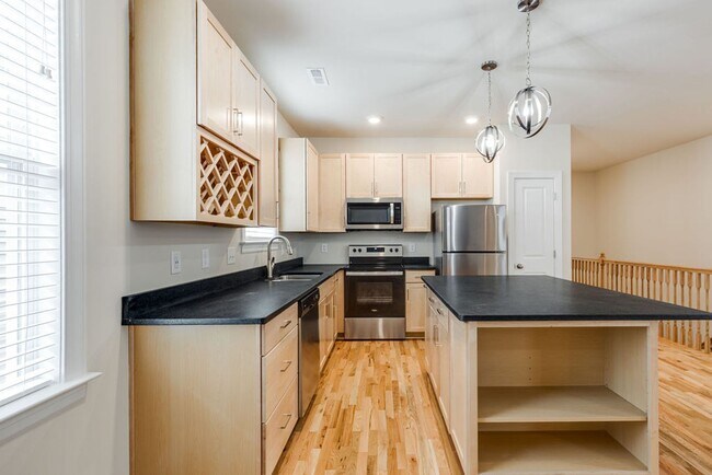 Building Photo - 1101 Oakwood Ave