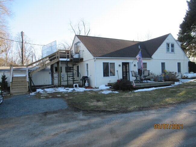 2nd floor - 6627 Cherry Hill Rd