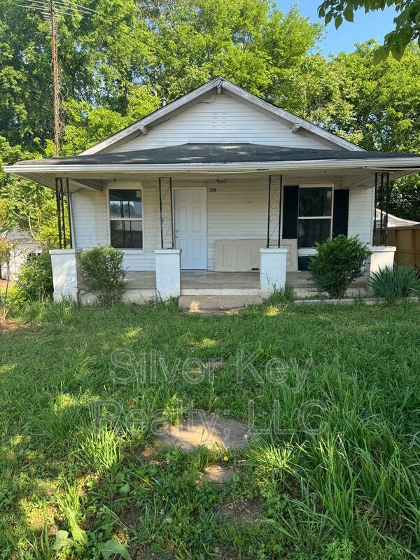 Primary Photo - 906 E Madison Ave
