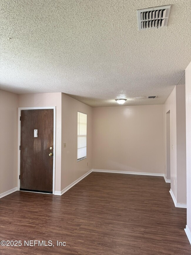 Foto del edificio - 456 Crabapple Ct