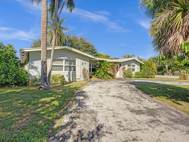 Building Photo - 6599 NE 7th Ave