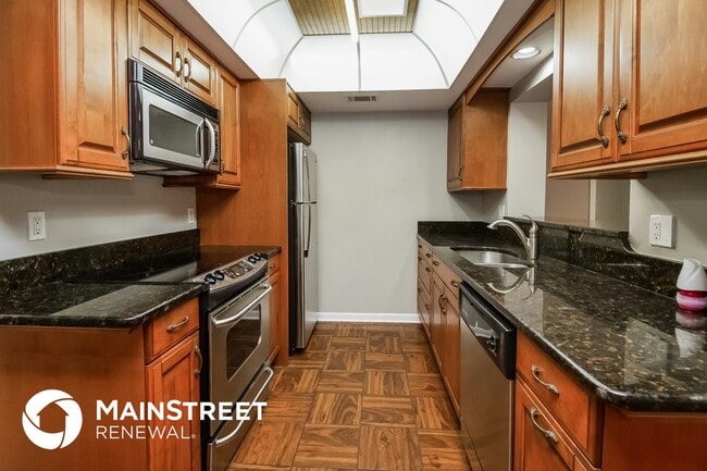 Foto del edificio - 5133 Oak Hill Dr