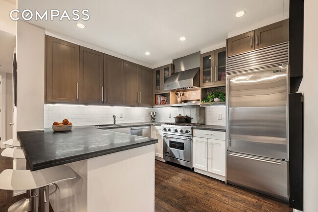 Foto del edificio - Extra Large Loft Condo in SoHo.