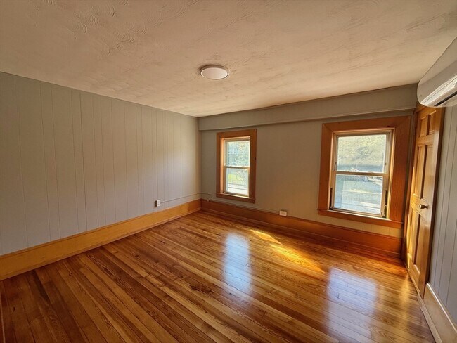 Foto del edificio - 1291 Pleasant St